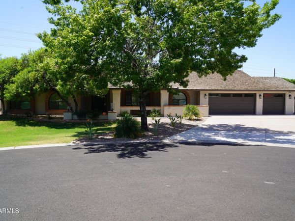 226 W RANCH Road, Tempe, AZ 85284