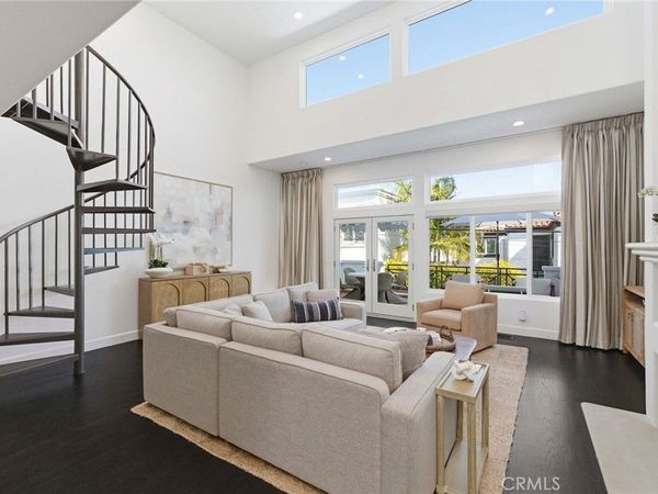 720 Manhattan Beach Boulevard, Manhattan Beach, CA 90266