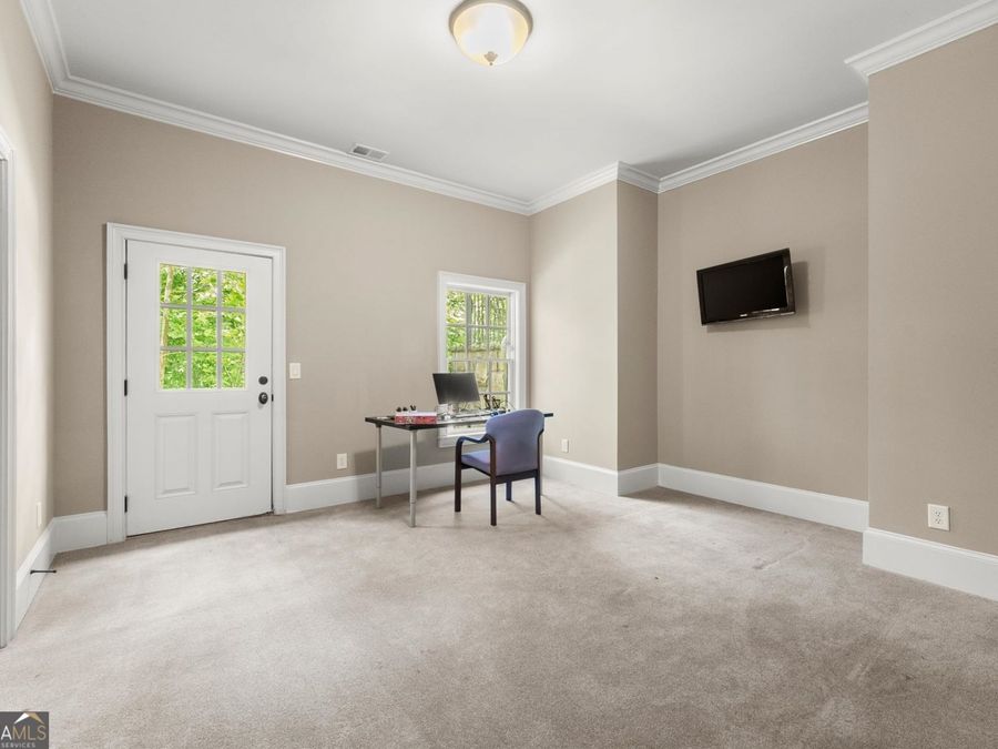 Property Image 100