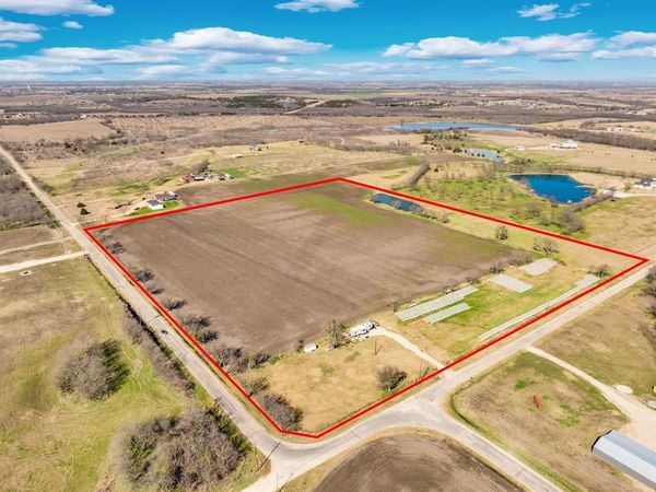 1920 Moseley Road , Ennis, TX 75119