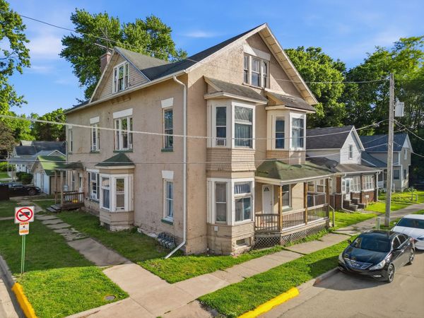 305 Monroe Avenue , Dixon, IL 61021