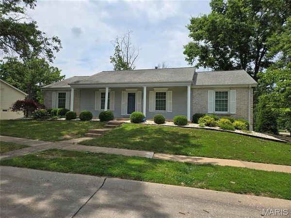 15645 Dresden Lake Court , Chesterfield, MO 63017