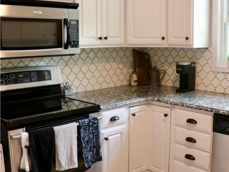 8463 Dewey Road, Montville, OH 44064 Photo 13