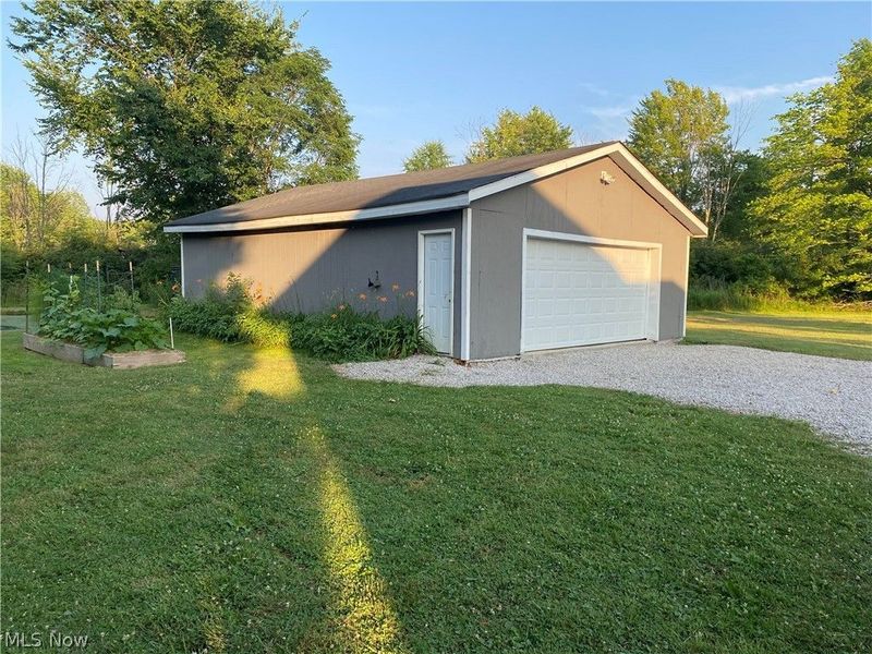 8463 Dewey Road, Montville, OH 44064 Photo 6