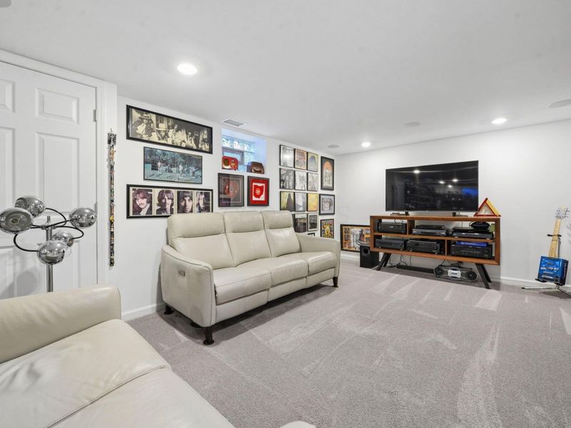 1770 Harwitch Road , Columbus, OH 43221 Photo 20