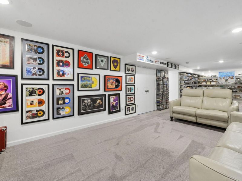 1770 Harwitch Road , Columbus, OH 43221 Photo 21