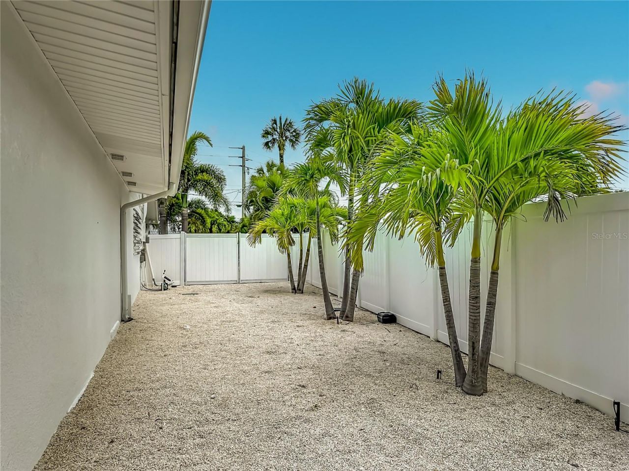 605 Key Royale Drive, Holmes Beach, FL 34217 Photo