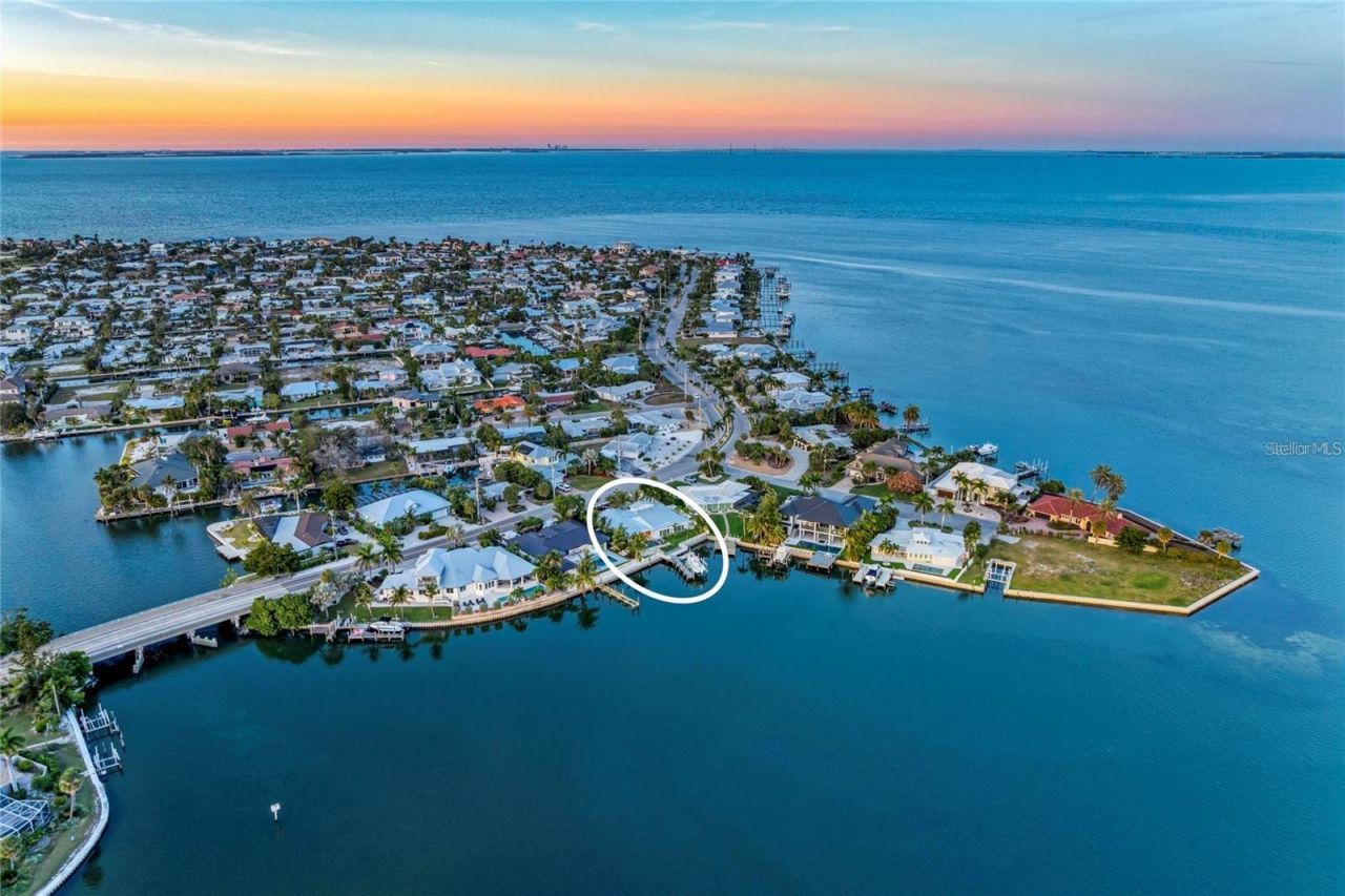 605 Key Royale Drive, Holmes Beach, FL 34217 Photo