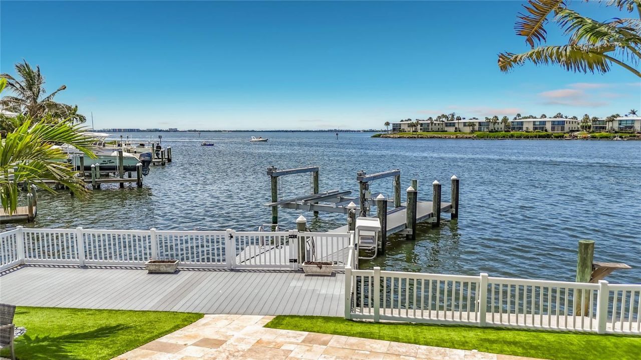 605 Key Royale Drive, Holmes Beach, FL 34217 Photo