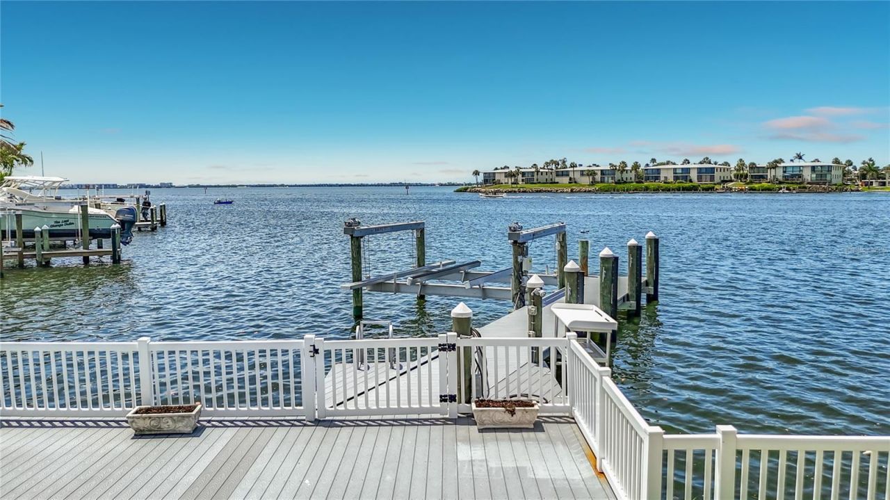 605 Key Royale Drive, Holmes Beach, FL 34217 Photo