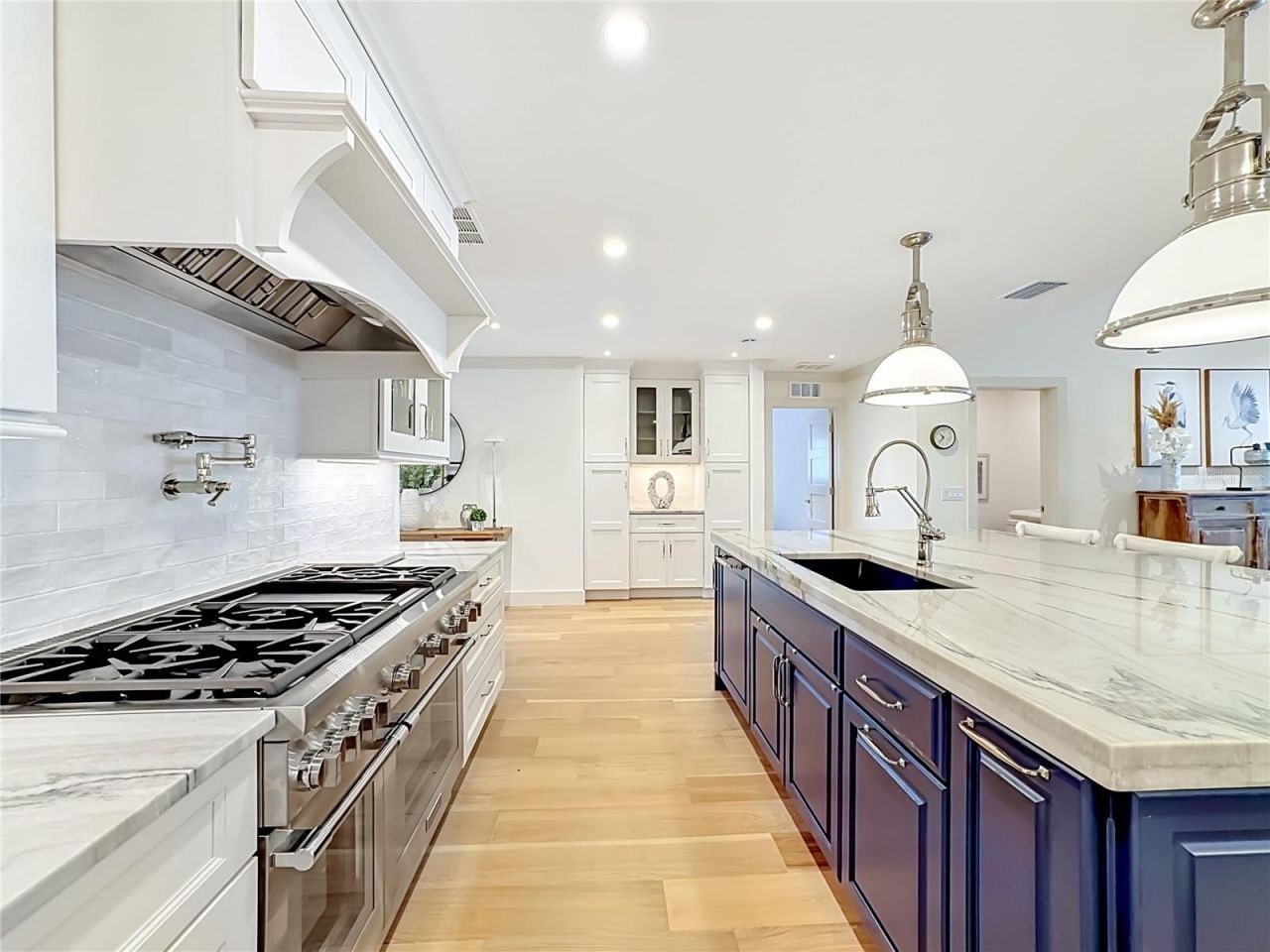 605 Key Royale Drive, Holmes Beach, FL 34217 Photo