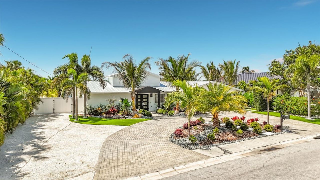 605 Key Royale Drive, Holmes Beach, FL 34217 Photo