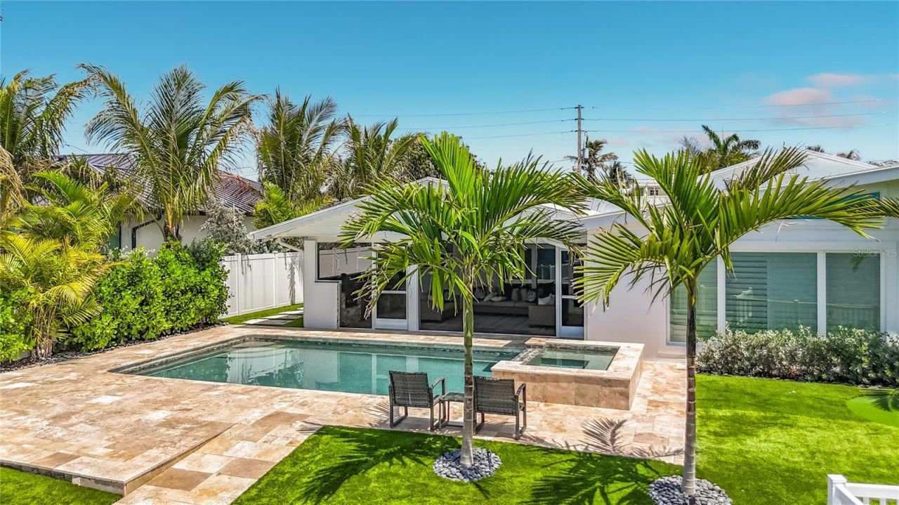 605 Key Royale Drive, Holmes Beach, FL 34217 Photo