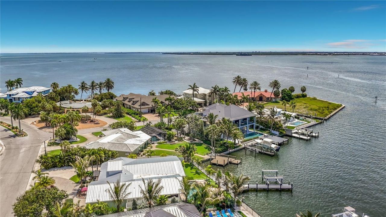 605 Key Royale Drive, Holmes Beach, FL 34217 Photo