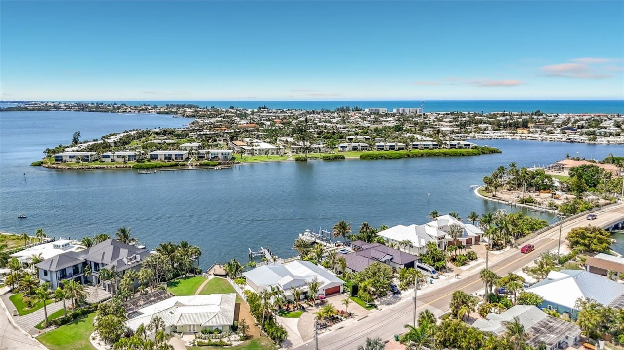 605 Key Royale Drive, Holmes Beach, FL 34217 Photo