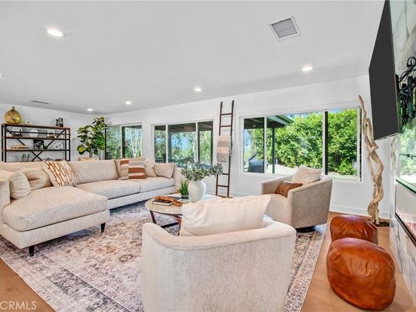 2166 La Granada, Thousand Oaks, CA 91362