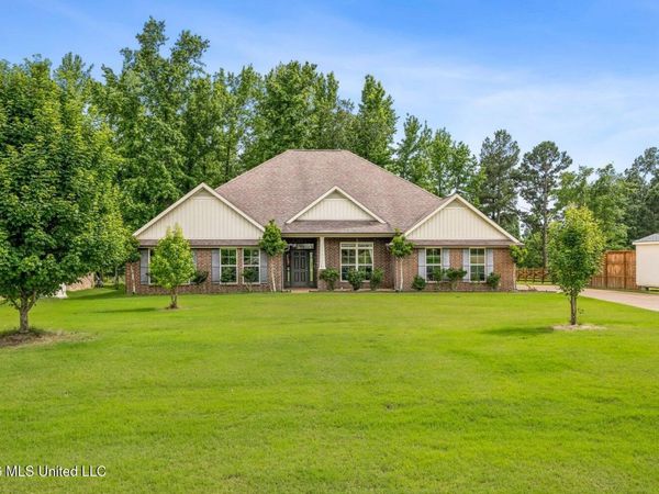 5475 Branchview Drive, Olive Branch, MS 38654
