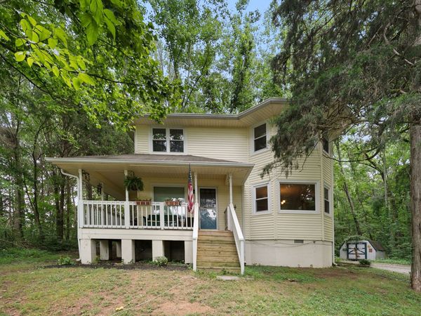 9849 Haynes Ln, Bon Aqua, TN 37025