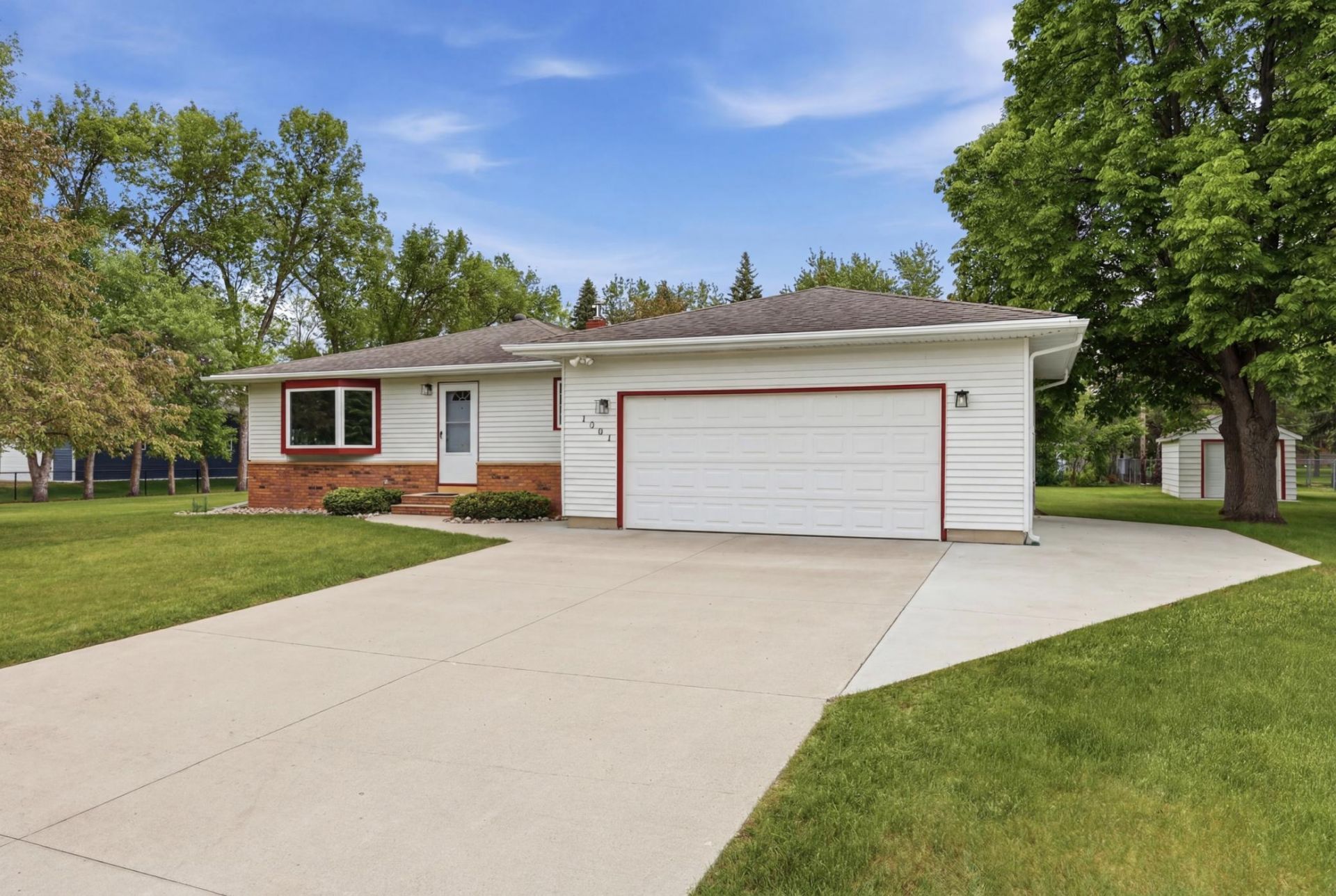 1301 60th Avenue N, Moorhead, MN 56560 Main Photo
