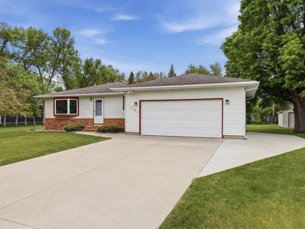 1301 60th Avenue N, Moorhead, MN 56560