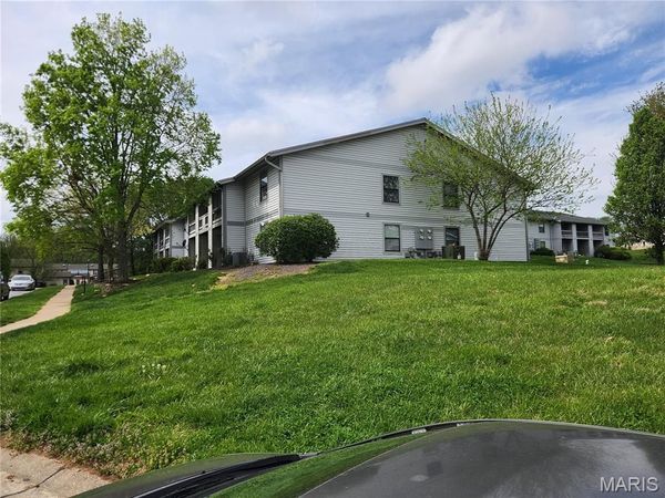 1615 Summergate Parkway , St Peters, MO 63303