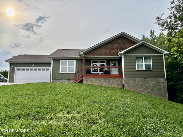 327 Thomas Loop Rd, Sevierville, TN 37876