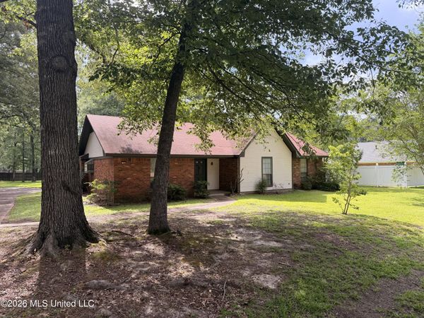 141 Plum Tree Road, Brandon, MS 39047