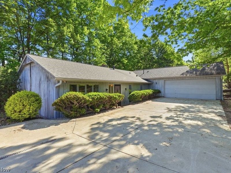 17482 Falling Water Road , Strongsville, OH 44136 Photo 2