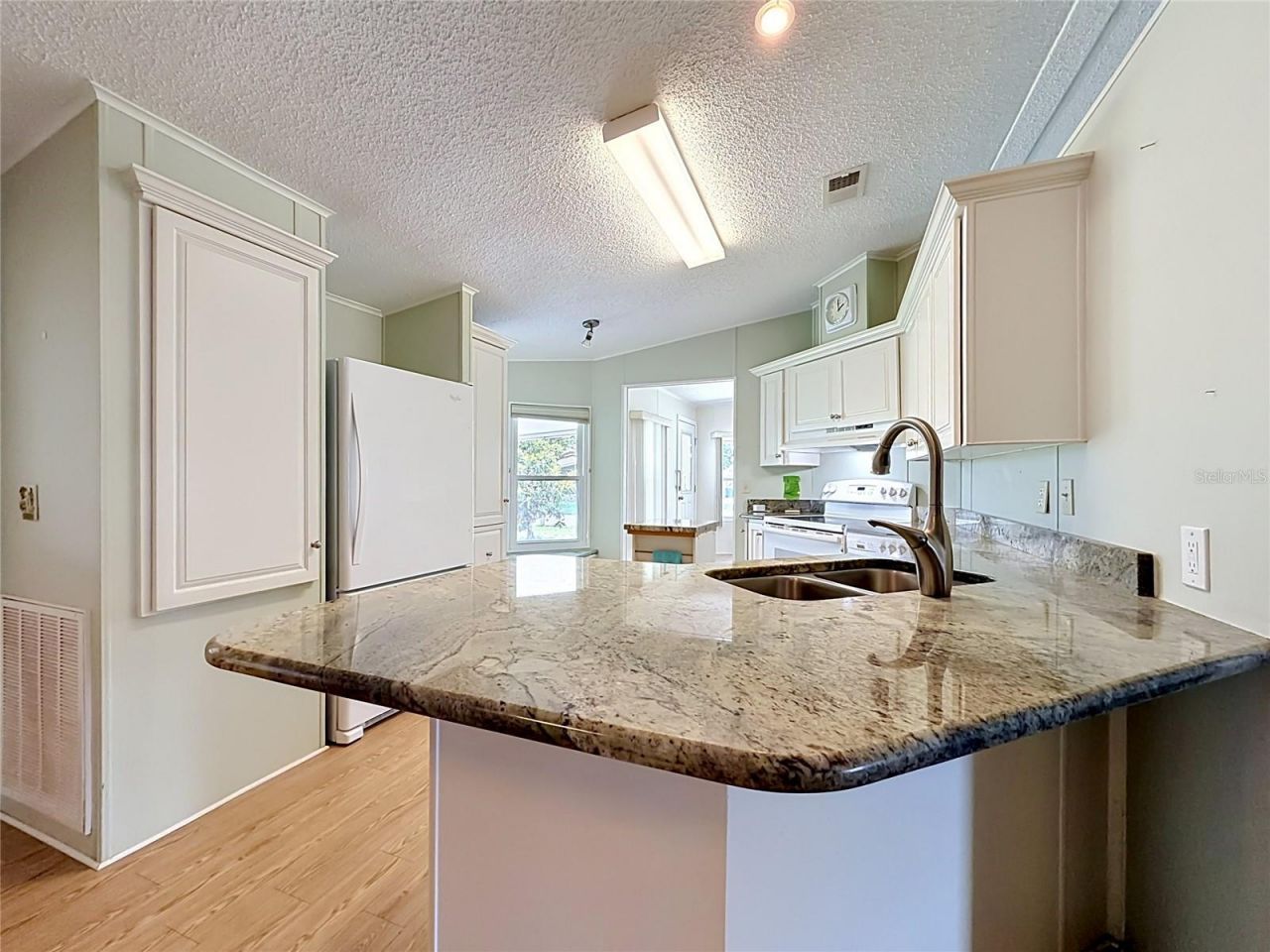 1666 Elkhart Circle , Tavares, FL 32778 Photo