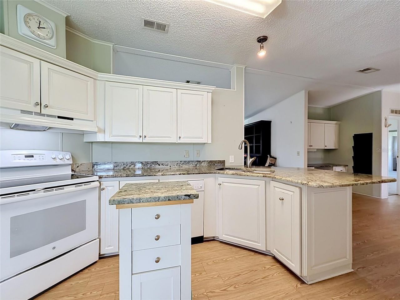 1666 Elkhart Circle , Tavares, FL 32778 Photo