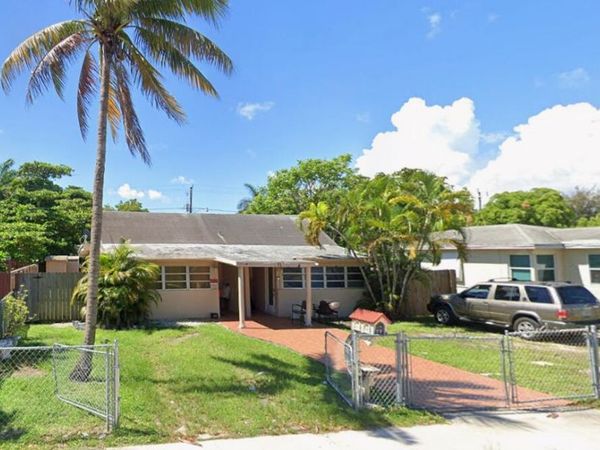 43 SW 11th Street, Unit E, Dania Beach, FL 33004