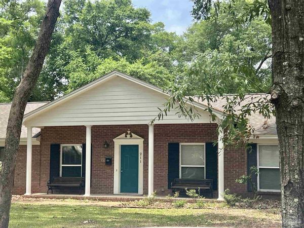 211 Cordoba St, Gulf Breeze, FL 32561