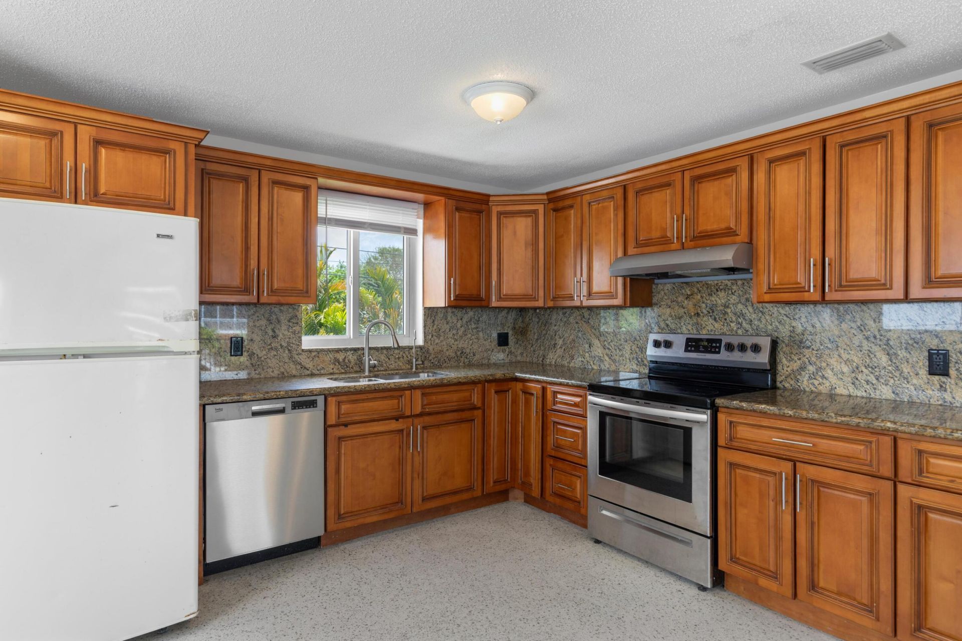 596 W Shore Drive, Summerland Key, FL 33042 Photo