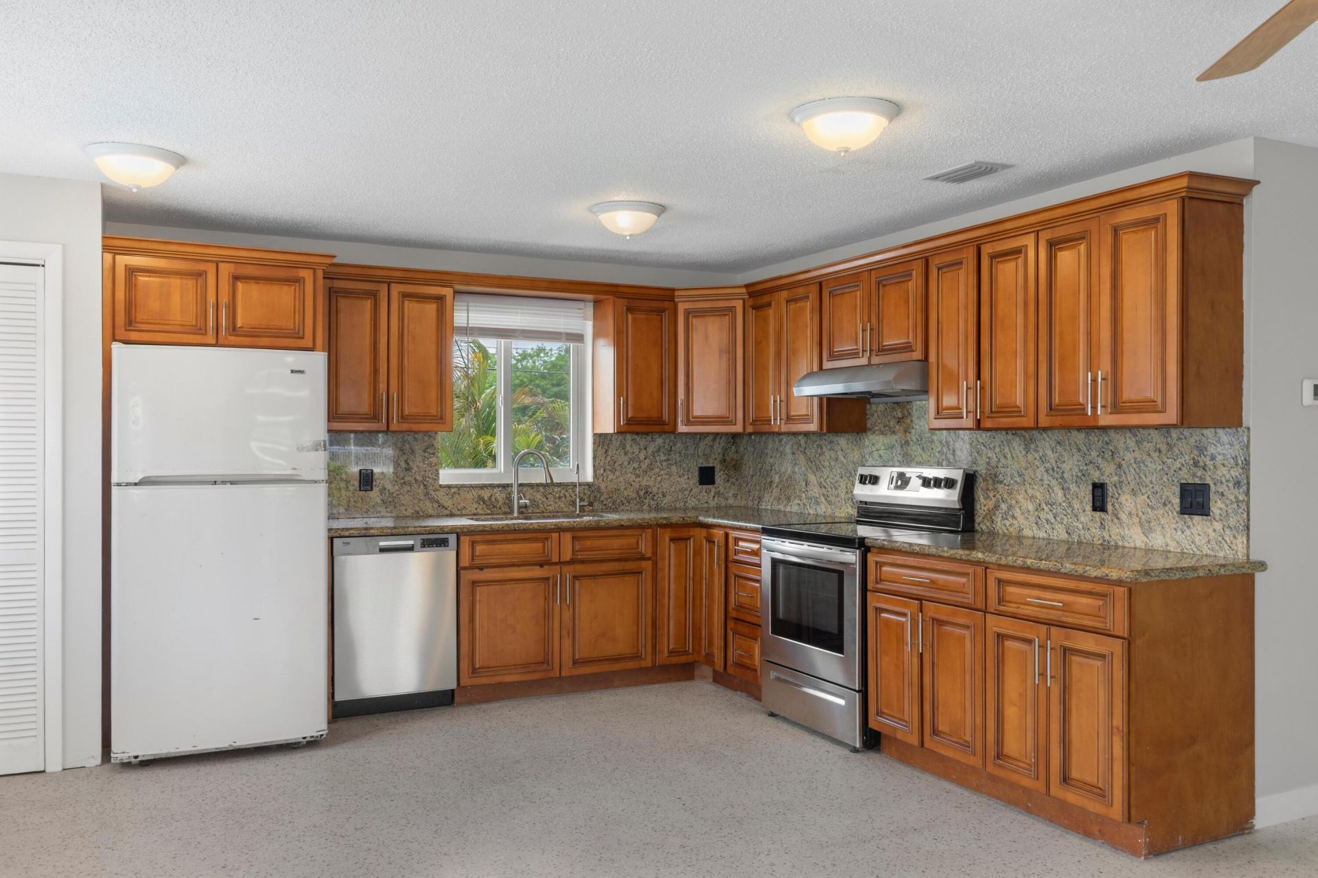 596 W Shore Drive, Summerland Key, FL 33042 Photo