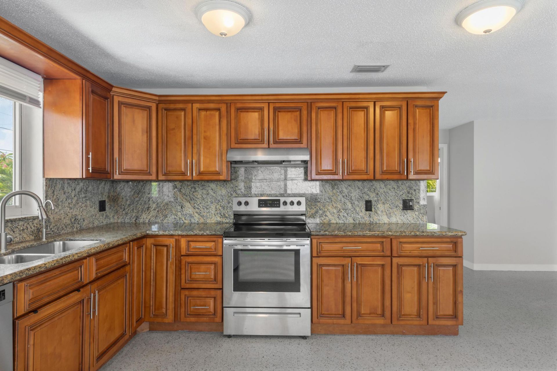 596 W Shore Drive, Summerland Key, FL 33042 Photo