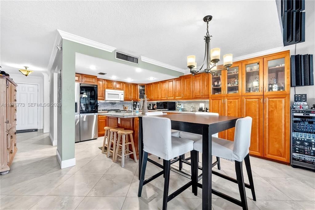 1490 Laguna Lane, Pembroke Pines, FL 33026 Photo