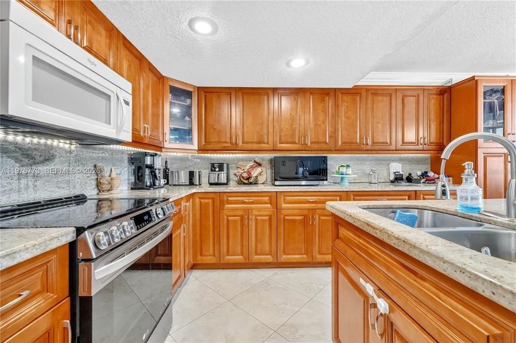 1490 Laguna Lane, Pembroke Pines, FL 33026 Photo