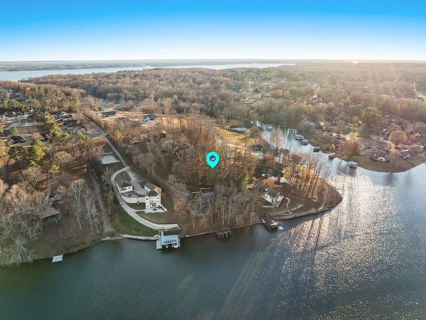 908 Bridgewater Dr, Florence, AL 35634