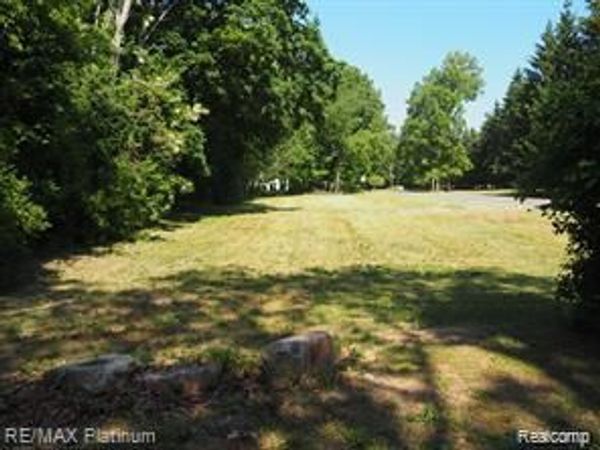 2491 Hoover Avenue , West Bloomfield Twp, MI 48324
