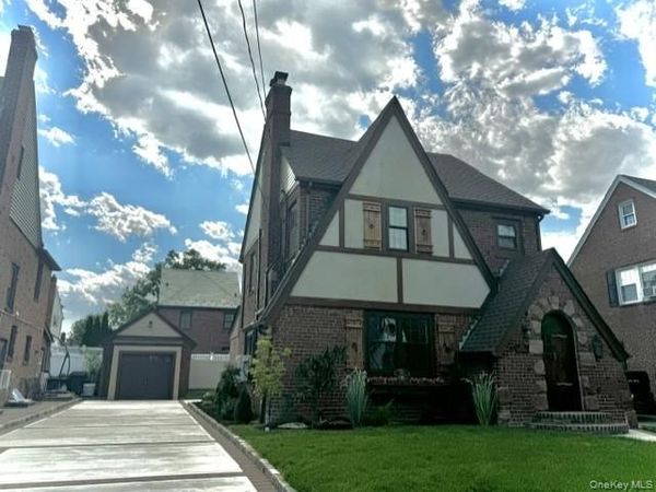 191 Brixton Road S, Garden City, NY 11530
