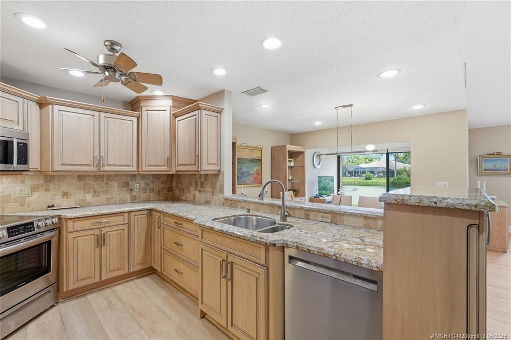 5600 SE Foxcross Place, Stuart, FL 34997 Photo
