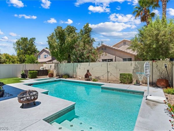 688 Canfield Point Avenue , Las Vegas, NV 89183