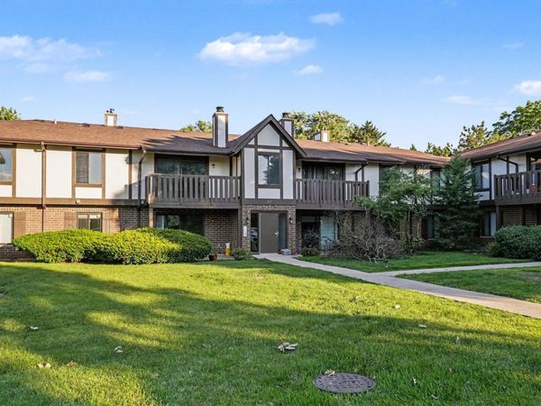 219 Uteg Street, Unit E, Crystal Lake, IL 60014