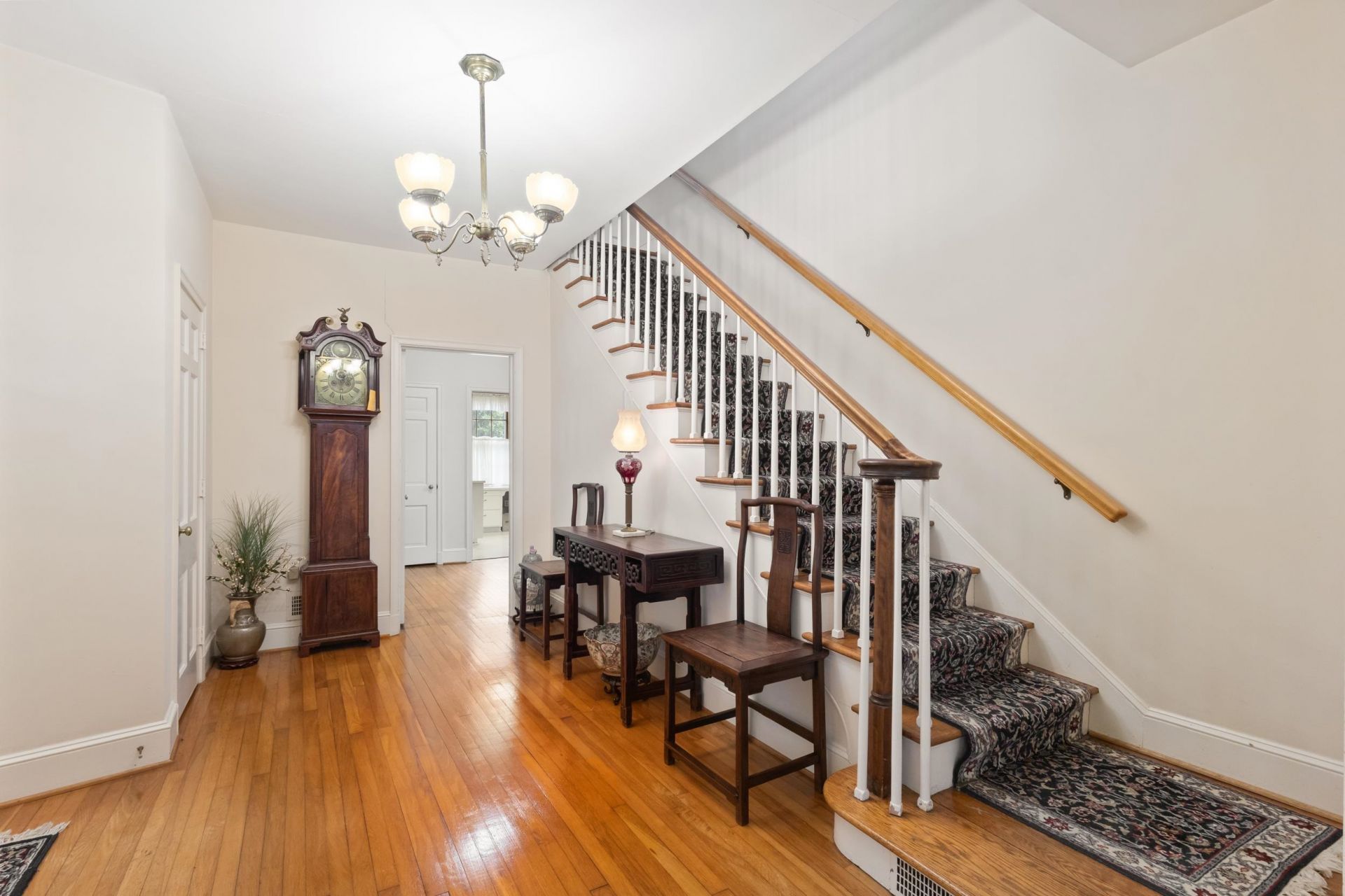 2541 Main St. Photo 7