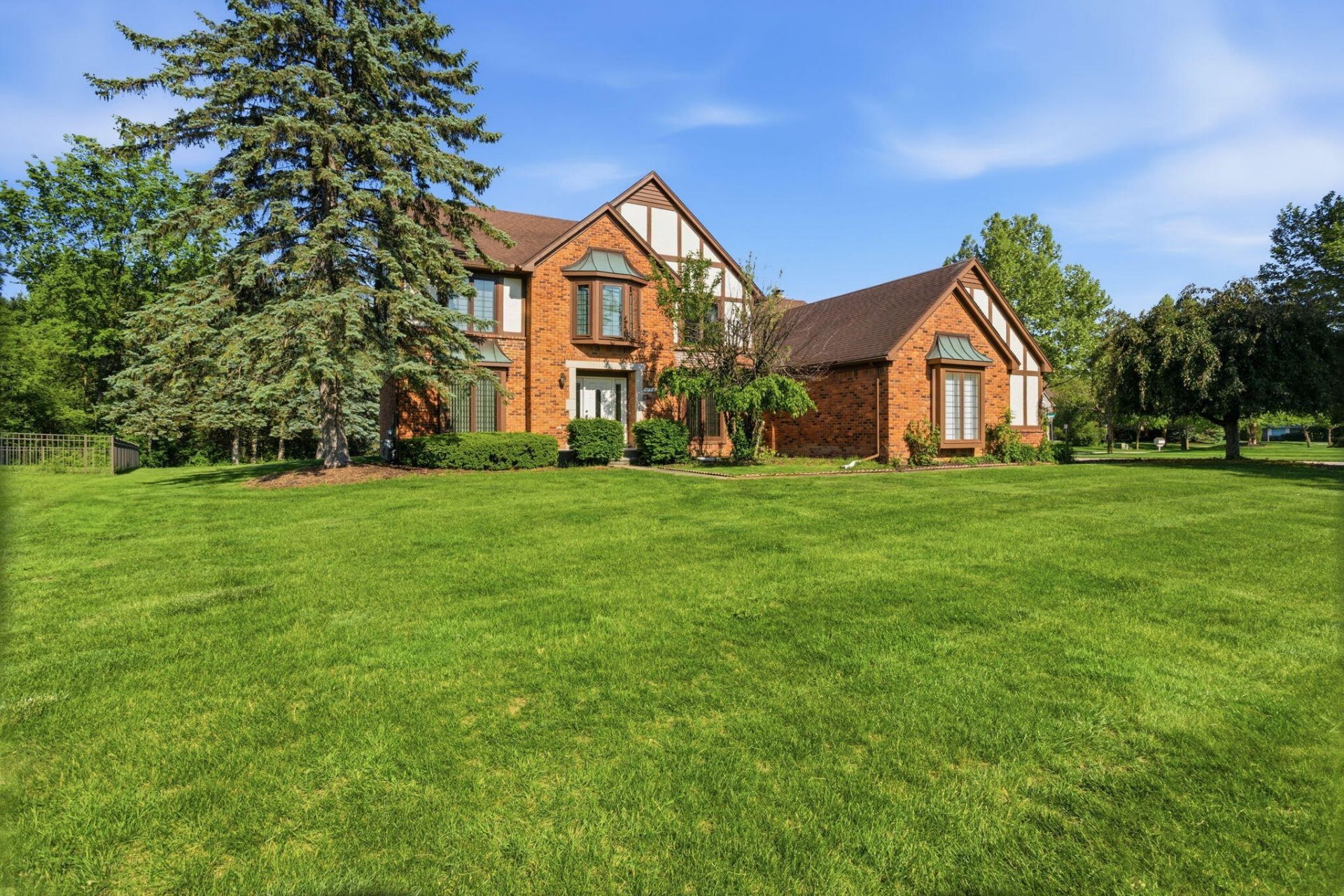 1176 Bradbury Drive, Troy, MI 48098 Main Photo