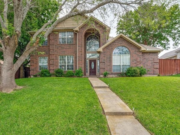 870 raintree Lane, DeSoto, TX 75115