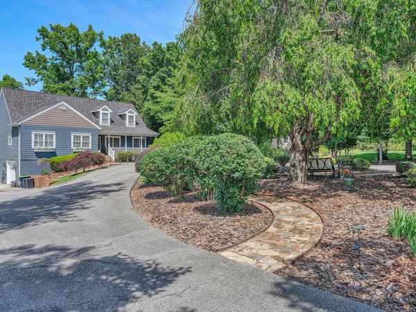 201 Spyglass LN, Huddleston, VA 24104