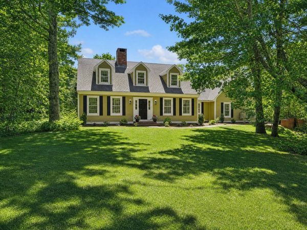 44 Tiffany Dr, Oak Bluffs, MA 02557