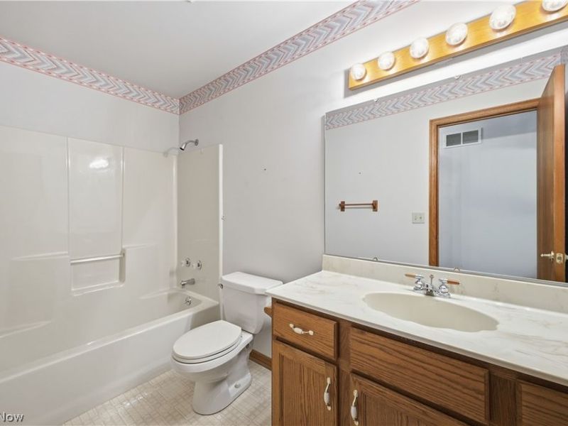 204 Colonial Drive , Canfield, OH 44406 Photo 23