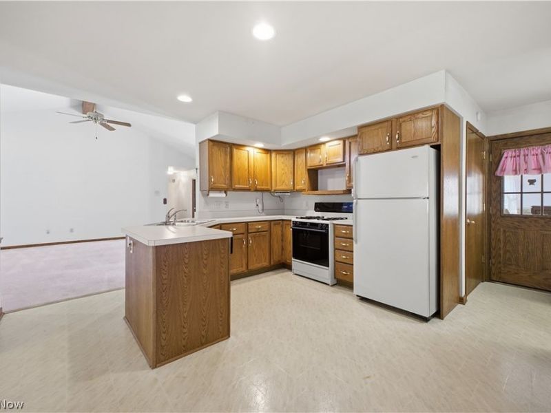 204 Colonial Drive , Canfield, OH 44406 Photo 8